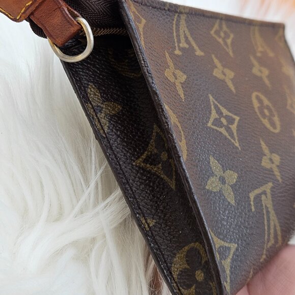 Louis Vuitton Monogram Toiletry Pouch 17 - Picture 9 of 17